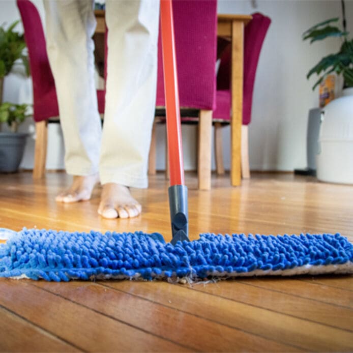 O-Cedar This flip mop Features a Head That is Double Sided Microfiber & Chenille for Wet and Dry Cleaning o dedar 